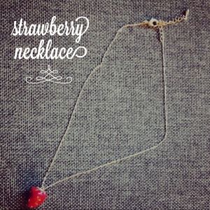 🍓strawberry charm necklace
