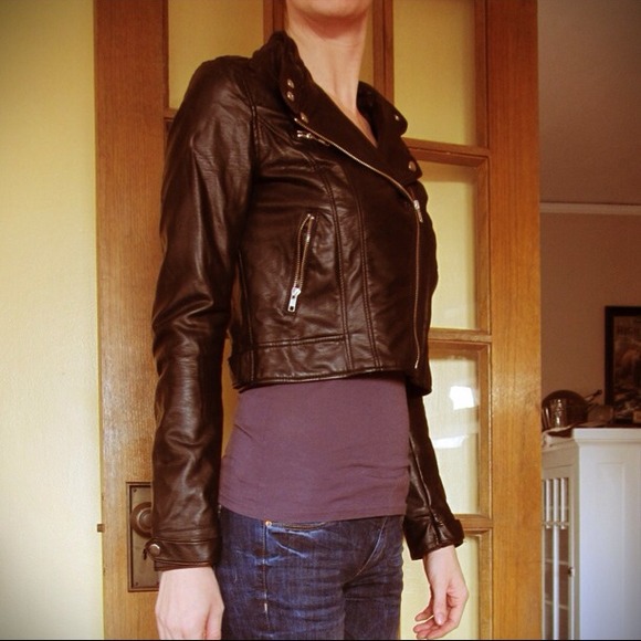 MARKED DOWN! Faux leather cropped biker jacket