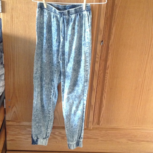 Acid wash stretchy pants