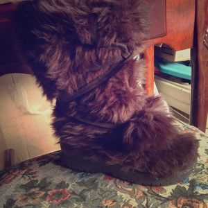 Victoria secret fuzzy boots