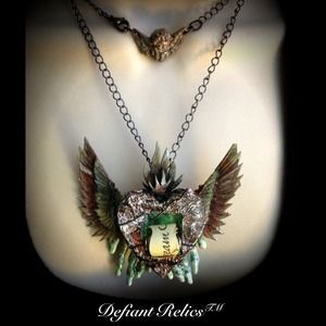 Corazon De Deseos Shrine Amulet