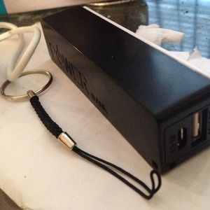 ⛔️ TRADED⛔️ PORTABLE rechargeable  PHONE CHARGER