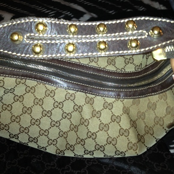 Gucci Hobo Large Studded Handbag - Picture 2 of 4