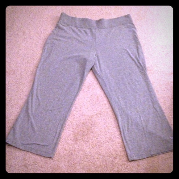 🚫SOLD🚫Grey cropped sweats