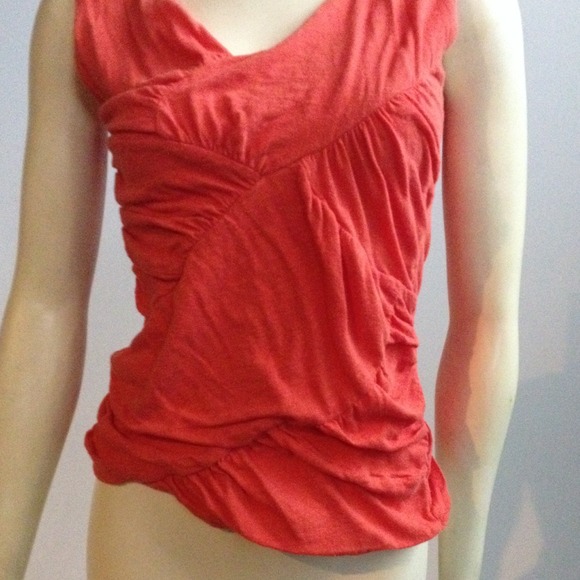 🐱SOLD🐱 Asymmetrical top - Picture 3 of 4