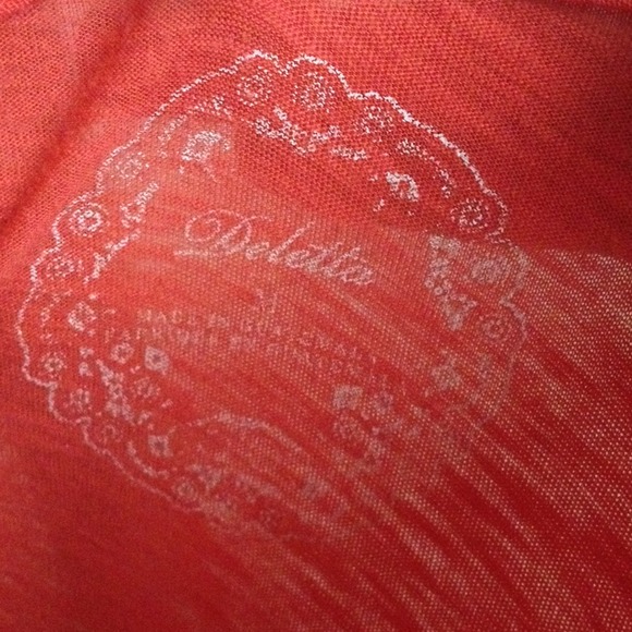 🐱SOLD🐱 Asymmetrical top - Picture 4 of 4