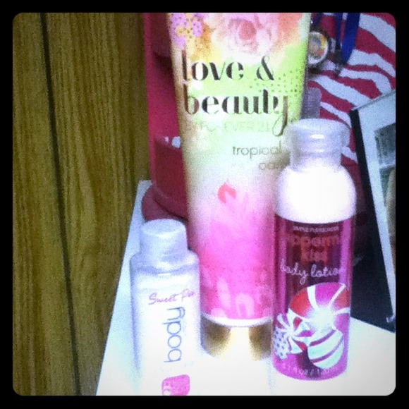 Forever 21 lotions bundle - Picture 1 of 1