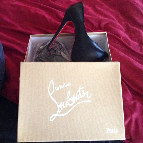 Not Authentic Christian Louboutin Shoes size 8