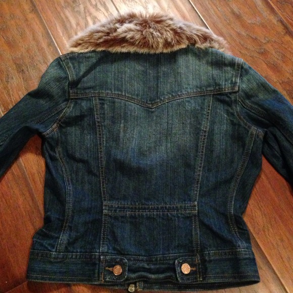 Jean jacket with fur - Picture 3 of 4