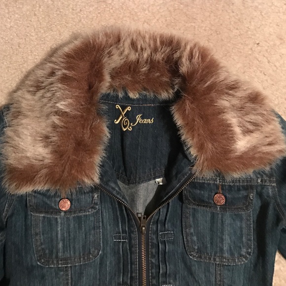 Jean jacket with fur - Picture 2 of 4