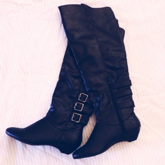 Madden Girl by Steve Madden Shoes - Madden Girl "Zexter" Buckle Boots. Black, size 5.5 Madden Girl by Steve Madden Shoes - Madden Girl "Zexter" Buckle Boots. Black, size 5.5