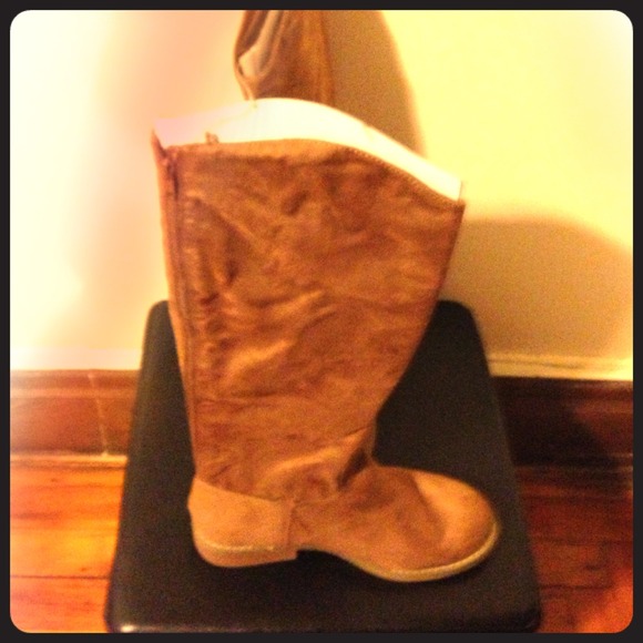 Nice chic riding boots.