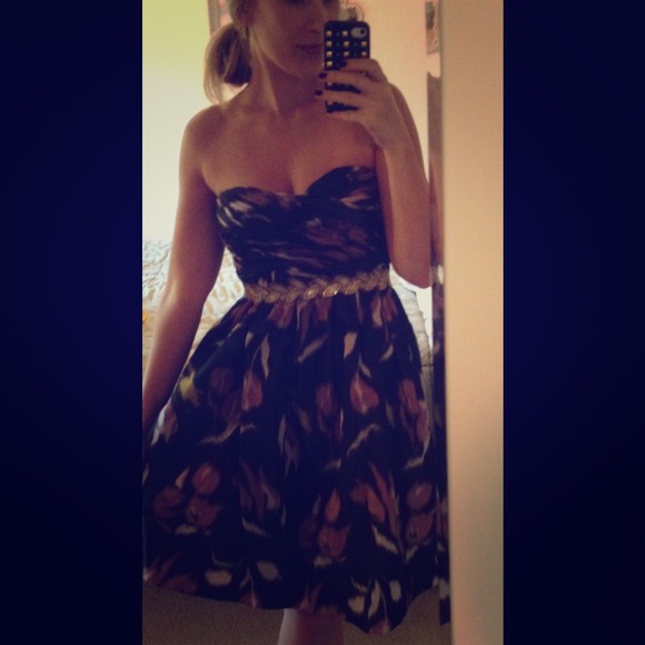 Vera Wang Dresses & Skirts - Vera Wang party dress
