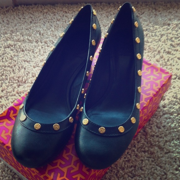 Black leather Tory Burch wedges