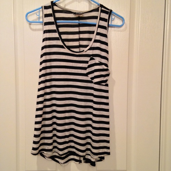 Super cute sleeveless top