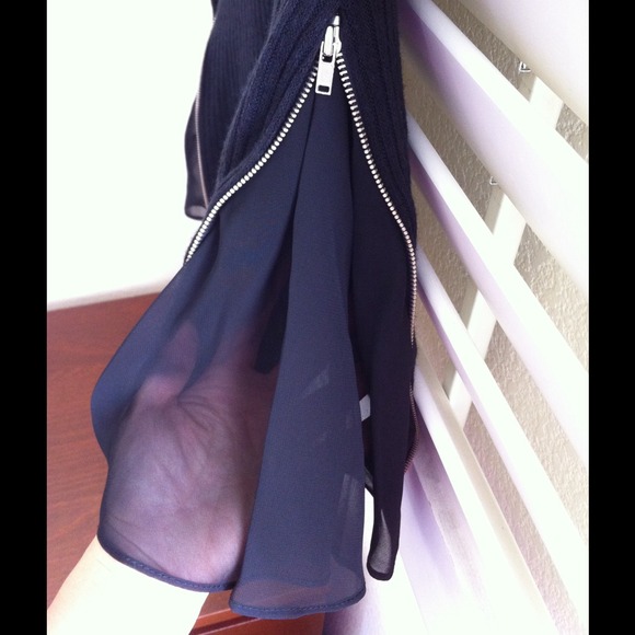 🔴SOLD🔴New  Side Zippers Chiffon Peplum Top - Picture 2 of 4