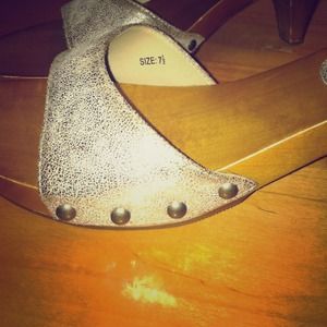 XXSOLDXXStuded Gold Leaf Leather Sandal