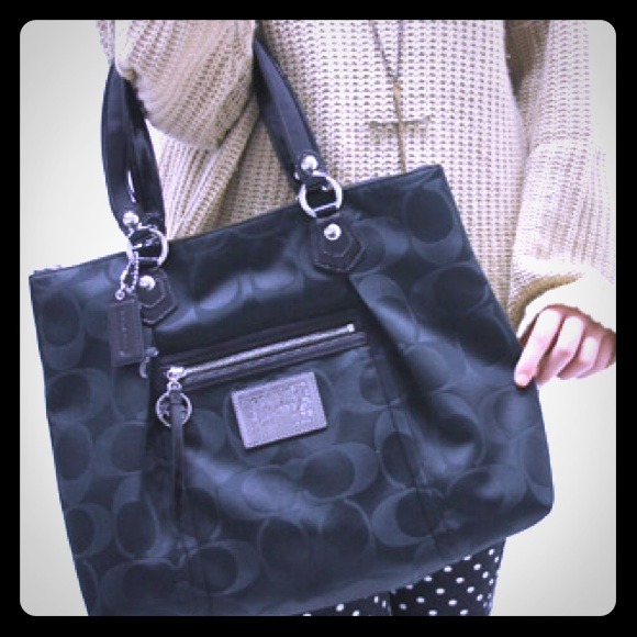 @saract bundle : Coach Tote & Wristlet