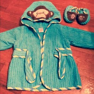 Baby monkey robe w| matching slippers. 🚫TRADED🚫