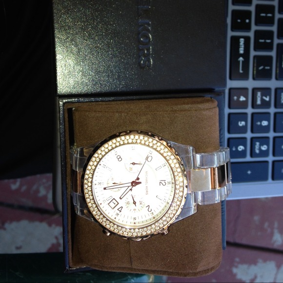 Michael Kors Watch with box - Picture 2 of 2