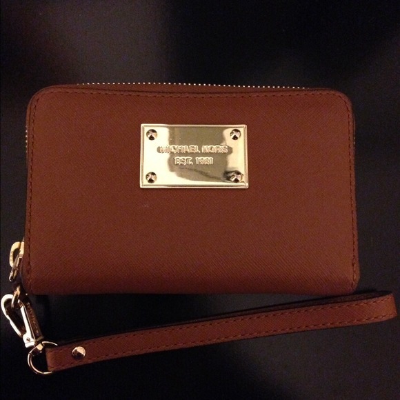 Authentic Michael Kors iphone wristlet