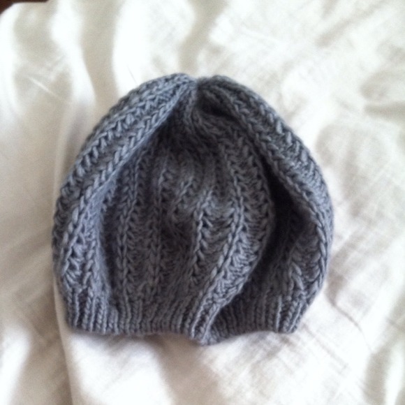 Grey knit beanie - Picture 1 of 2