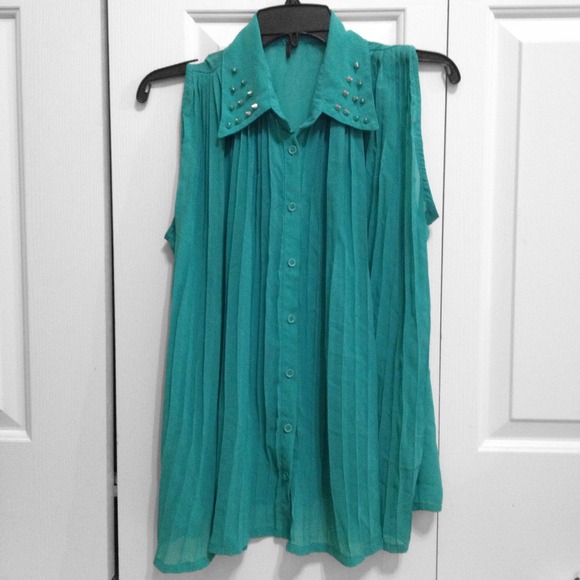ruffled blue collared shirt 🍂