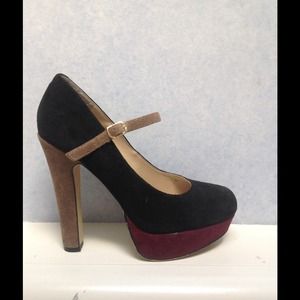 SOLD⛔️Suede Steve Madden Mary Jane Heels Size 9