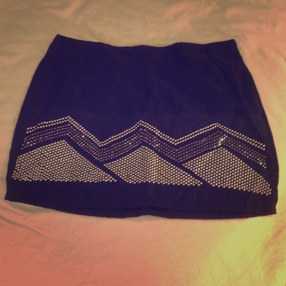 Aztec bead skirt. lightweight and thin layered