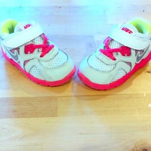 Toddler nike shoes