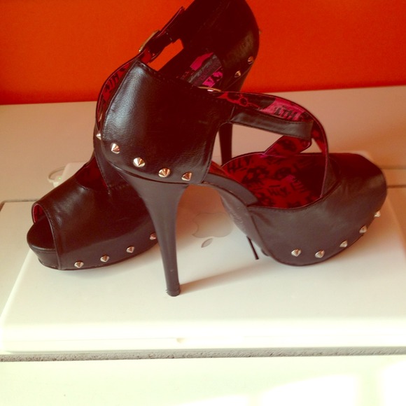 💋💋two pairs of heels💋💋 bundle for dizzy💋
