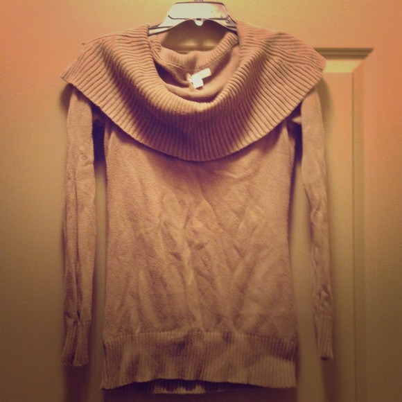 banana republic khaki sweater. big flap shoulder