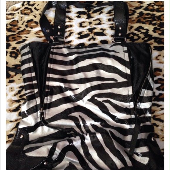 BUNDLE Jessica Simpson Wallet, Zebra print handbag - Picture 1 of 2