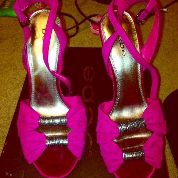 BeBe "Grace" Fuchsia Wedges Size :9 - Picture 1 of 4