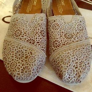 ‼️SOLD‼️🌟Grey crochet toms🌟
