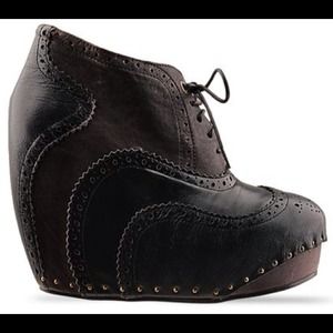 Reduced! black leather wedge shoes
