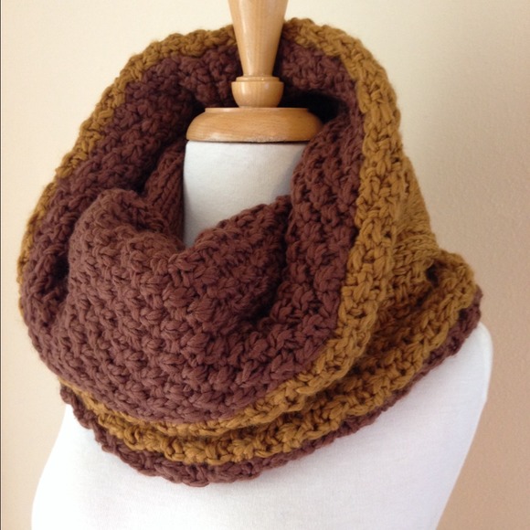 Reversible cable knit cowl neck warmer - Picture 2 of 3