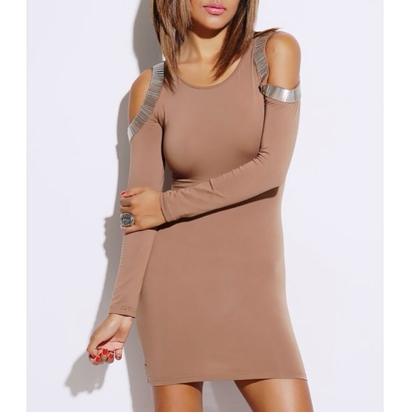 ✨CUTOUT SHOULDER DRESS 3 LEFT $1 SHIPPING TIl SUN✨ - Picture 4 of 4