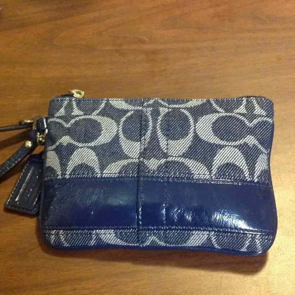🚫Sold🚫 Coach signature wristlet in dark blue