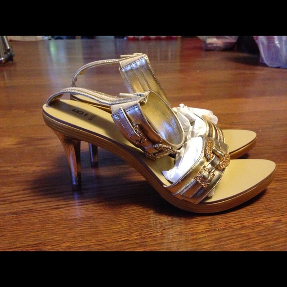 Bakers Shoes Bakers Gold Heels Poshmark