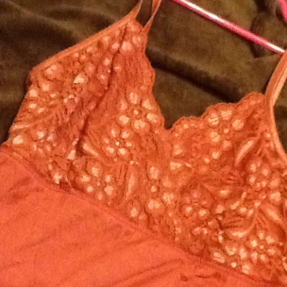 Strapped blouse - Picture 2 of 4