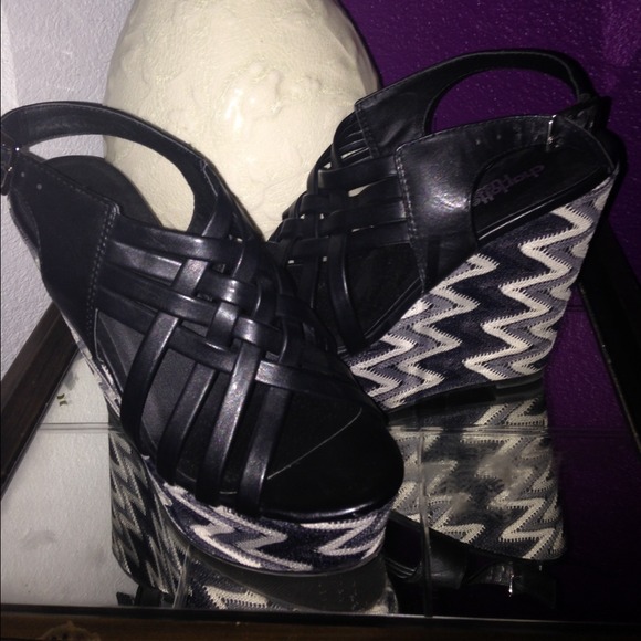 Cute doll house chevron wedges