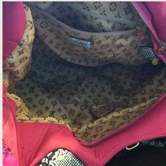 Louis Vuitton Hot Pink Gorgeous Bag ! 😍 - Picture 3 of 3