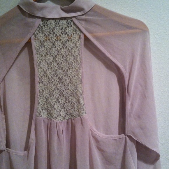 Off-white Back Cut Out Lace Design Collared Blouse - Picture 2 of 4