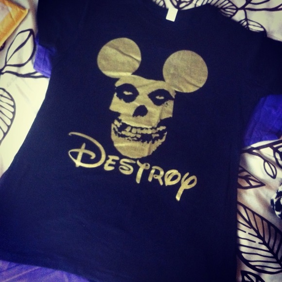 SOLD IN BUNDLE. 💀🔫Badass T-Shirt 💀🔫 - Picture 2 of 2