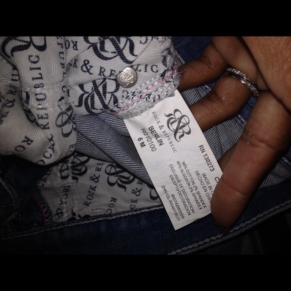 ✔️sold✔️Rock & republic denim - Picture 2 of 4