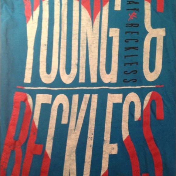 young & reckless tee! 💙 - Picture 2 of 3