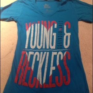 young & reckless tee! 💙