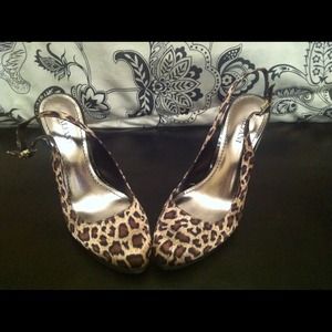 Round Toe Sling Pumps