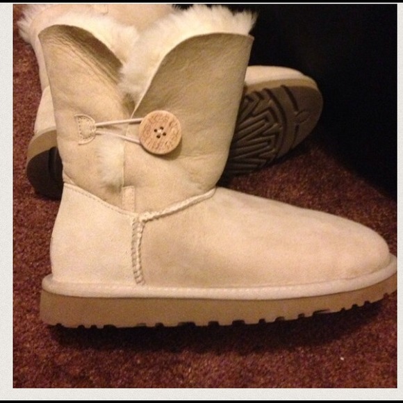 Authentic UGG boots - Picture 3 of 4